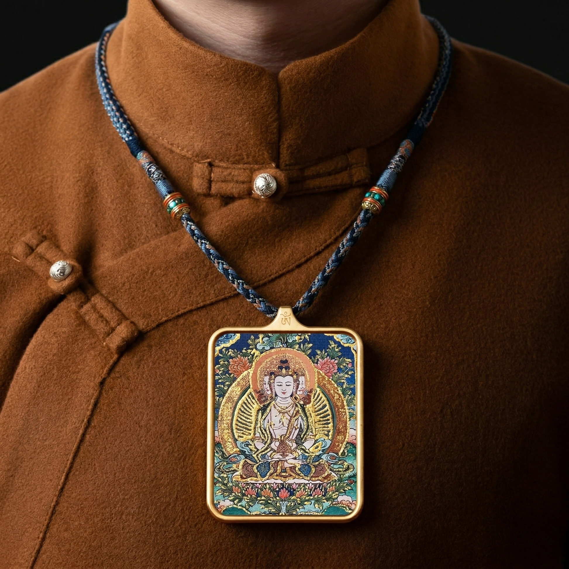 Mahavairocana thangka pendant side view