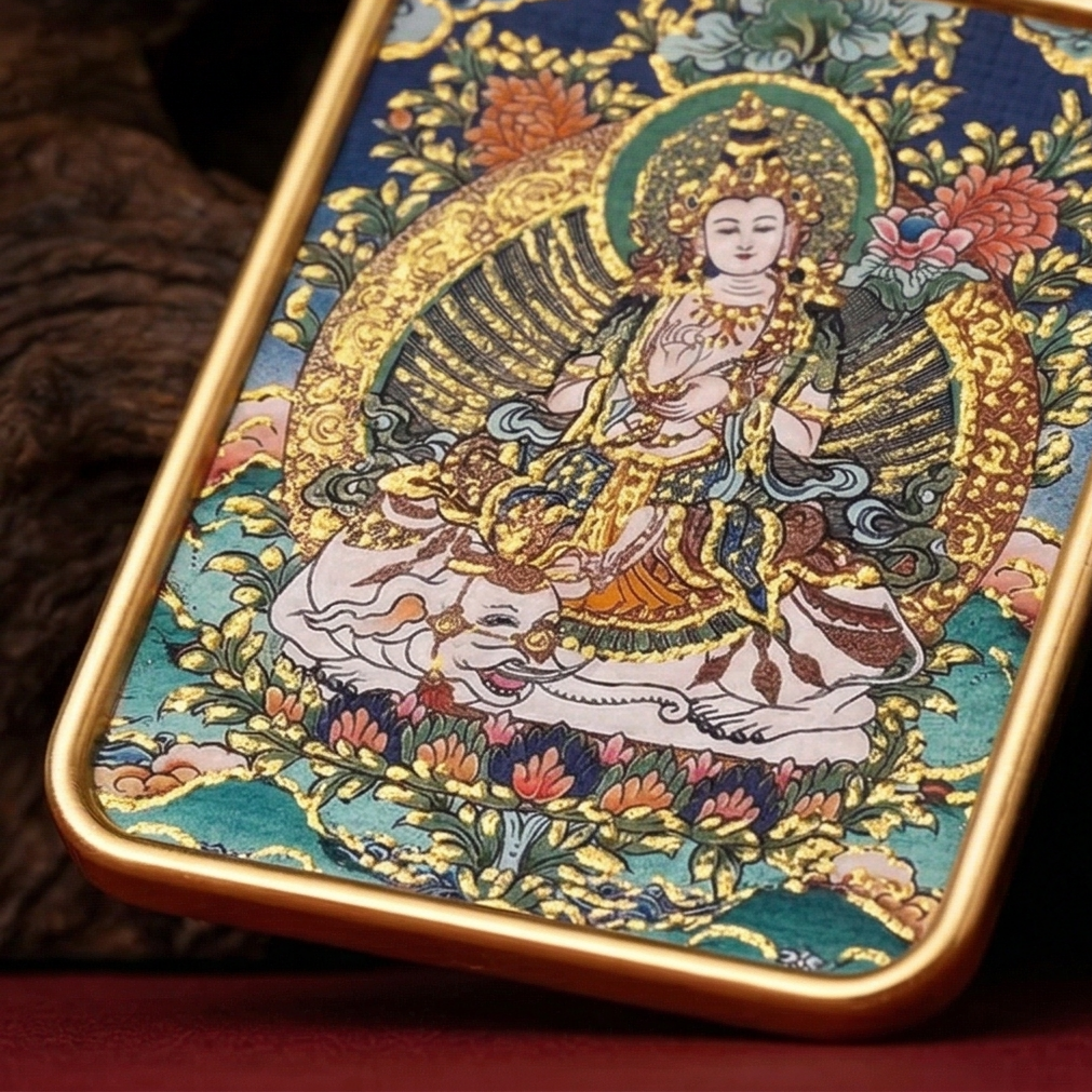Hand painted Samantabhadra pendant close up
