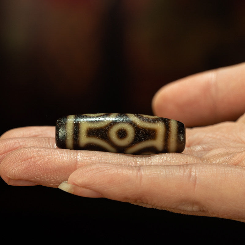 Six eye dzi bead full view