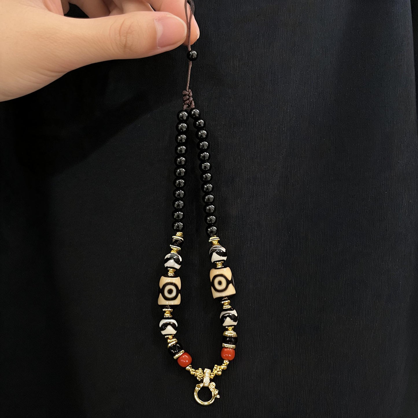 Design N dzi bead universal chain necklace display